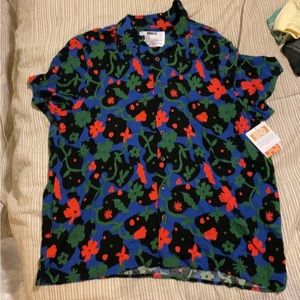 NWT Latino History Print Button Down XL
NWT/NEW